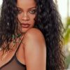 Rihanna: Στο νέο της clip είναι ντυμένη μαθήτρια