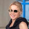 H Kylie Minogue στην Αίγινα: Ξετρελάθηκε με τα φιστίκια και την ομορφιά του νησιού